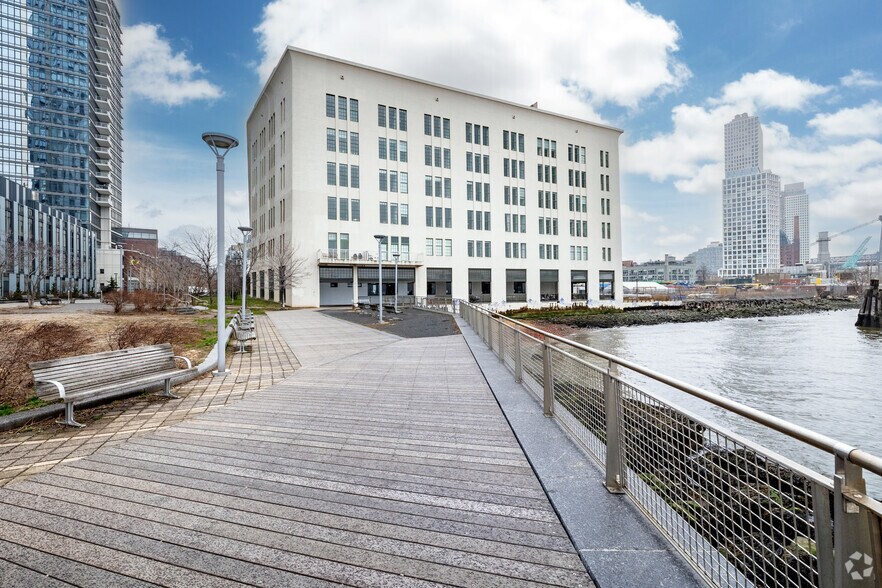 More Photos Of 184-198 Kent Ave, Brooklyn Apartments For Lease