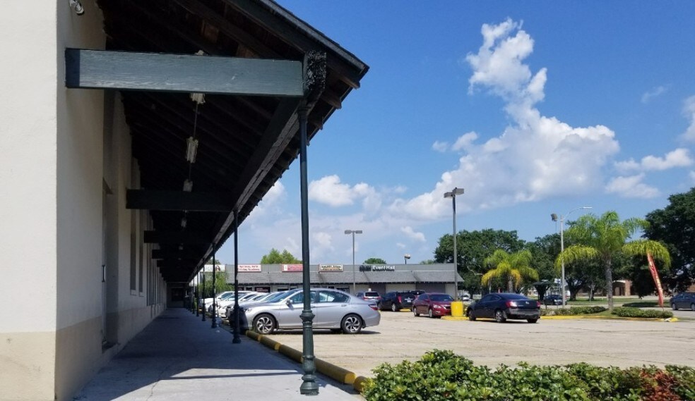 More Photos Of 9301 Lake Forest Blvd, New Orleans Storefront Retail Office For Lease