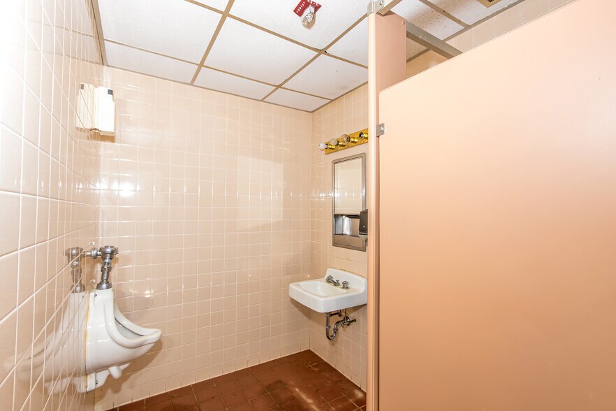 More Photos Of 15 7th St, Augusta Restaurant For Sale