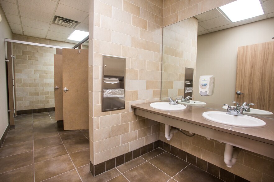 More Photos Of 1949 S Interstate 35, Austin Office For Lease