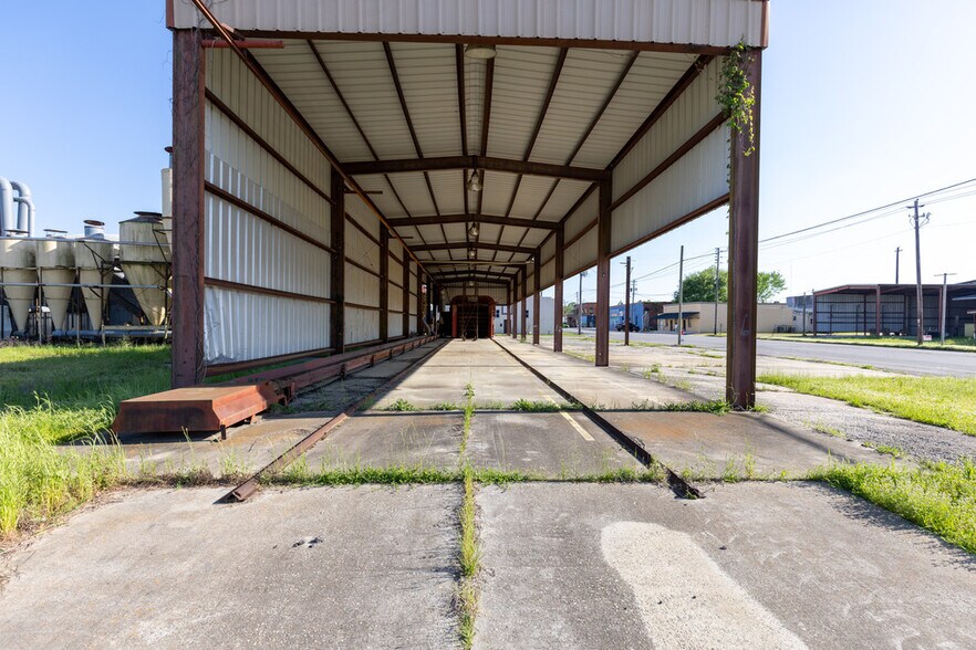 More Photos Of 68 First st, Hawkinsville Warehouse For Sale