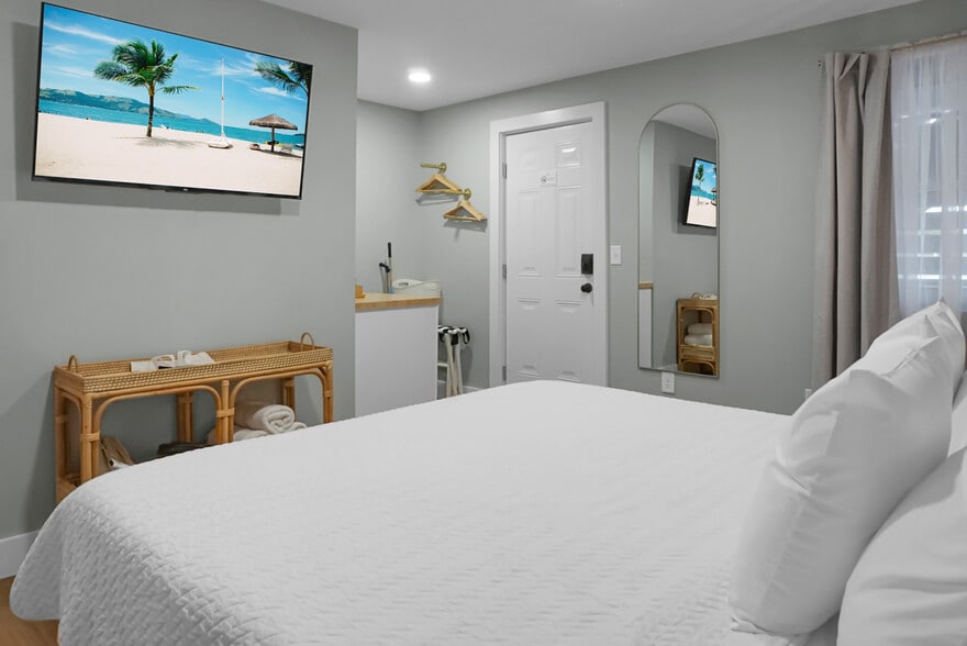 More Photos Of 213 Raleigh Ave, Carolina Beach Hotel For Sale