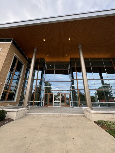 More Photos Of 2413 Blue Ridge Rd, Raleigh Bank For Lease