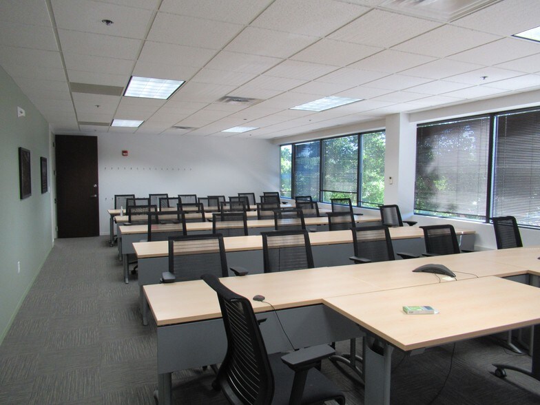 More Photos Of 3201 W White Oaks Dr, Springfield Office For Sale