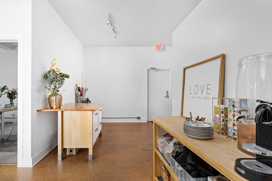 More Photos Of 508 E 53rd St, Austin Loft Creative Space For Sale