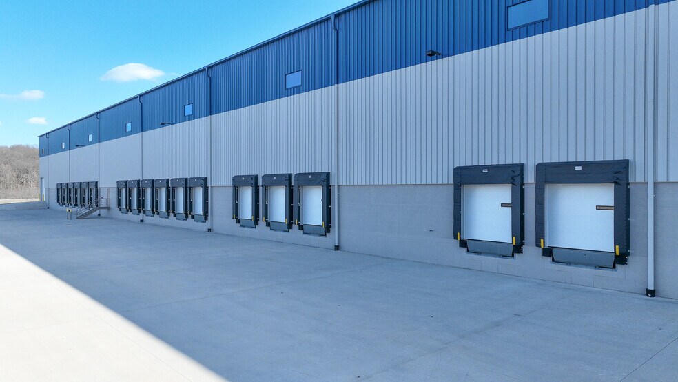 More Photos Of 460-480 Research Dr, Pittston Township Manufacturing For Lease