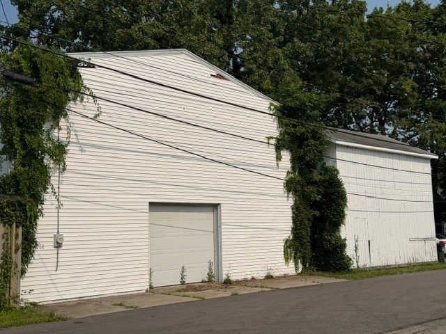 More Photos Of 17 Park Ln, Fairborn Distribution For Sale