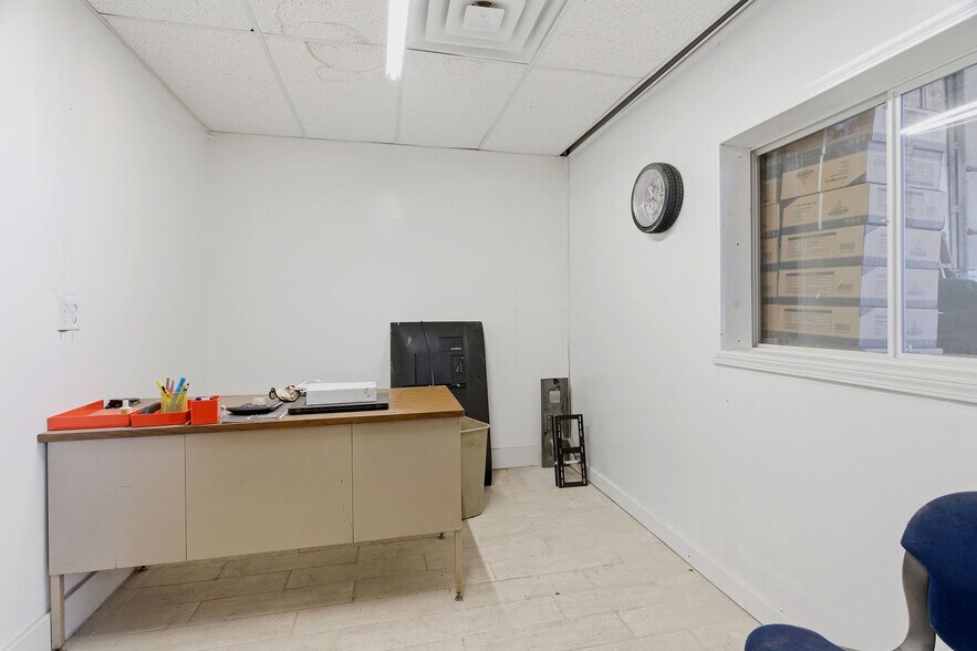 More Photos Of 6737 E Nine Mile Rd, Warren Warehouse For Lease