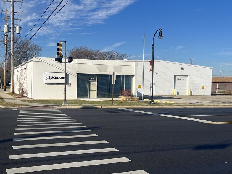 More Photos Of 835 24th St, Port Huron General Retail For Sale