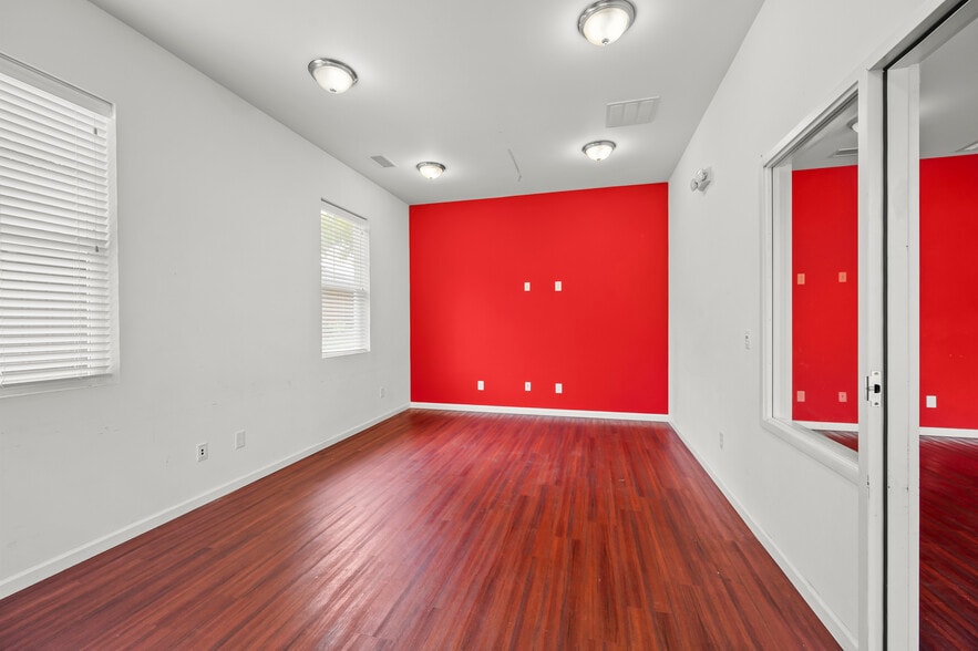 More Photos Of 8017 N Point Blvd, Winston-Salem Industrial For Lease