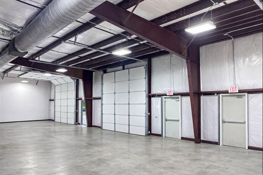 More Photos Of 387 Park Ave, Youngsville Flex For Lease