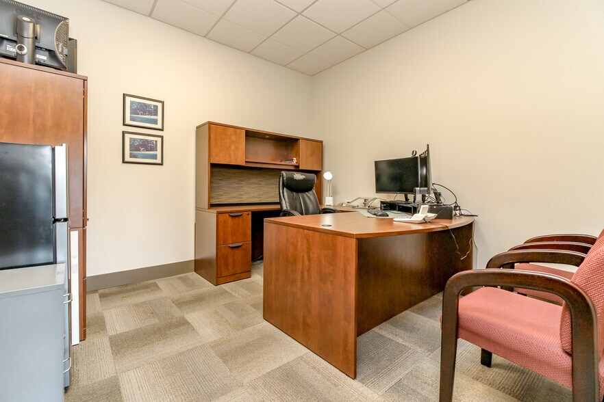 More Photos Of 3212 Byron St, Silverdale Office For Sale