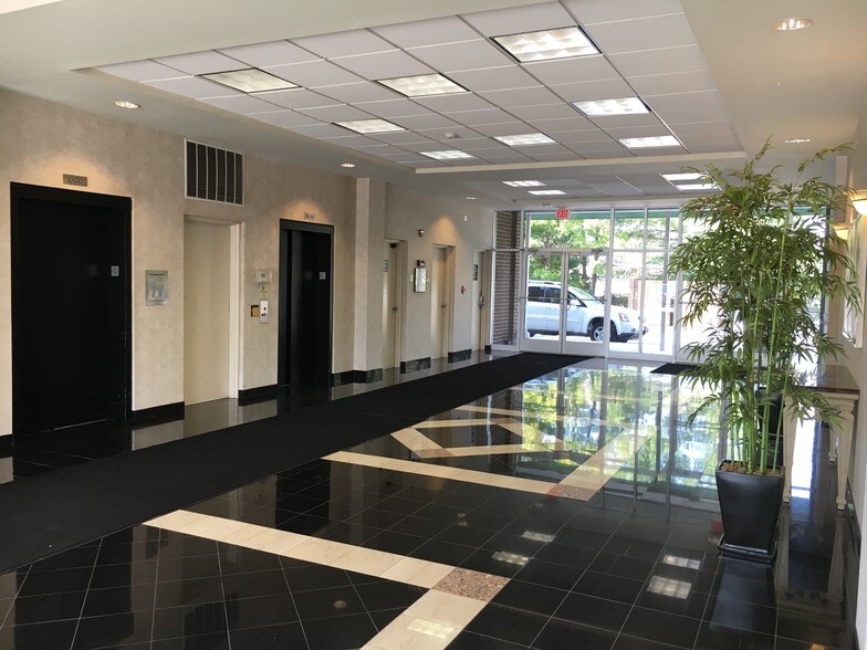 More Photos Of 1110-1118 Herndon Pky, Herndon Office For Lease