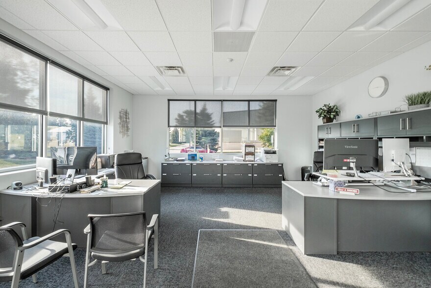 More Photos Of 4072 Flint Asphalt Dr, Burton Distribution For Sale