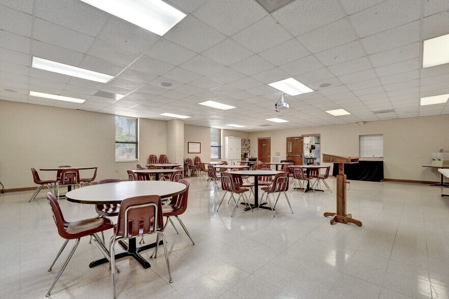 More Photos Of 3232 Covington Pike, Memphis Religious Facility For Sale