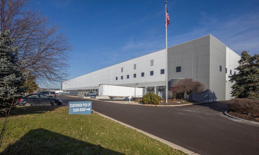 More Photos Of 8600 Roberts Dr, Fishers Distribution For Lease