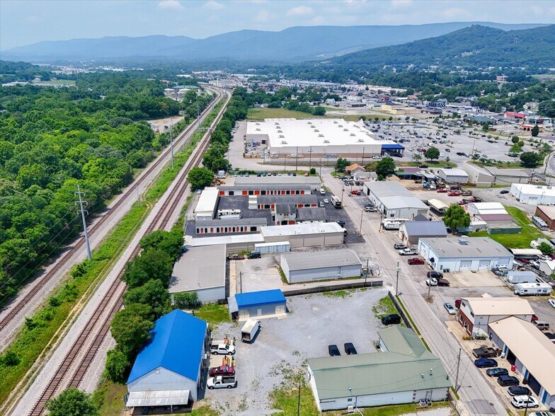 More Photos Of 722-726 Roanoke St, Salem Research And Development For Sale