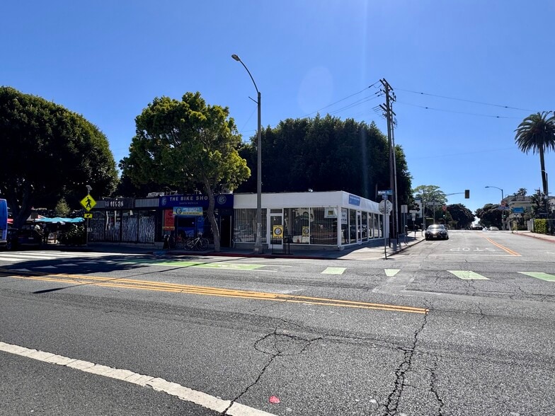 Primary Photo Of 2400 Main St, Santa Monica Auto Repair For Lease