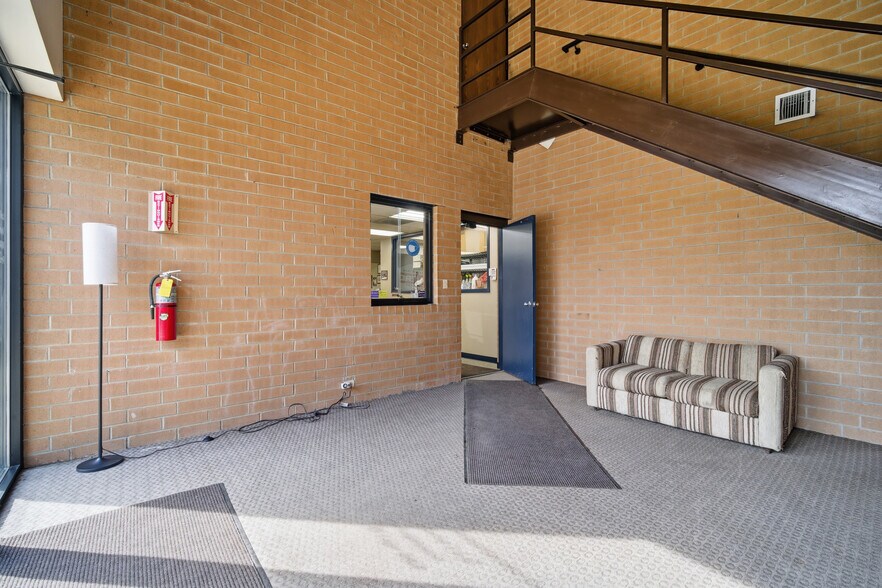 More Photos Of 800 S Milwaukee Ave, Wheeling Flex For Lease