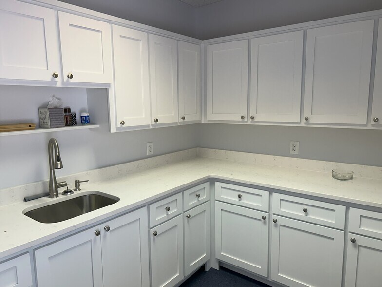 More Photos Of 2310 Peachford Rd, Atlanta Office For Lease