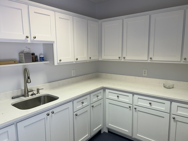 More Photos Of 2310 Peachford Rd, Atlanta Office For Lease