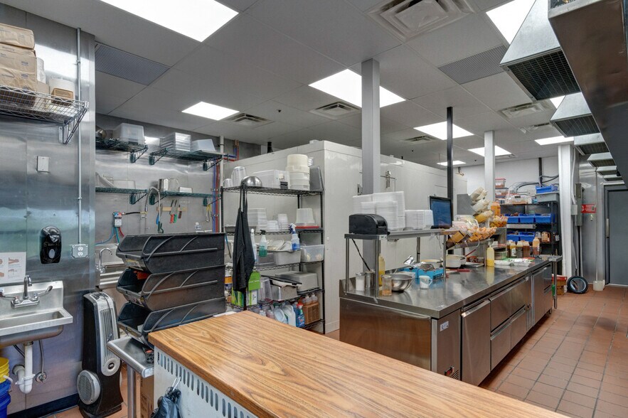More Photos Of 351 Southland Dr, Lexington Fast Food For Sale