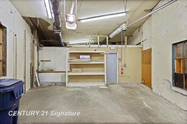More Photos Of 2019 Columbus Ave, Bay City Office For Sale
