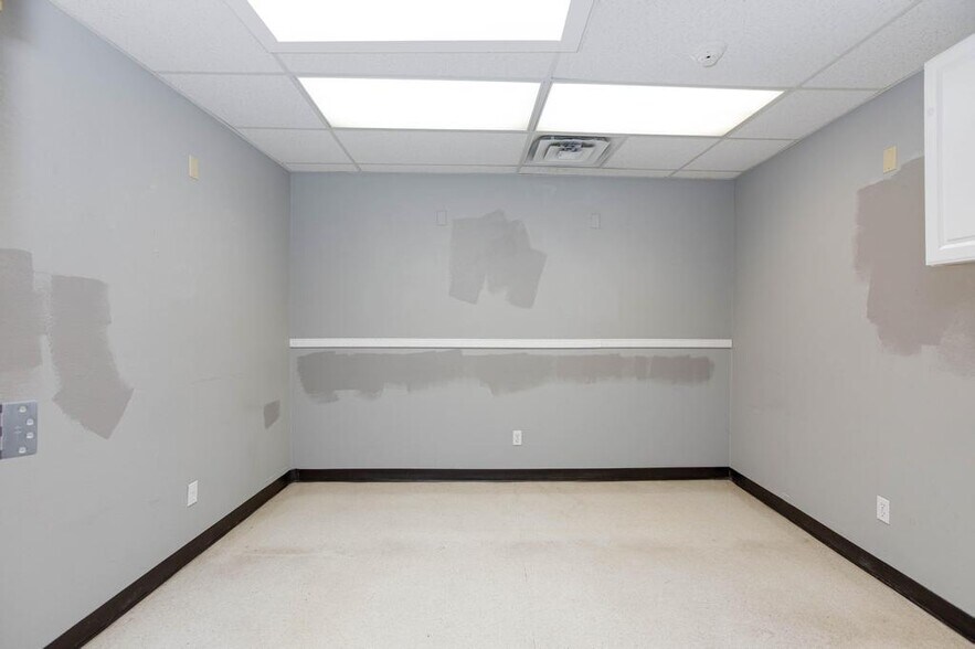 More Photos Of 872 E Sahara Ave, Las Vegas Medical For Lease