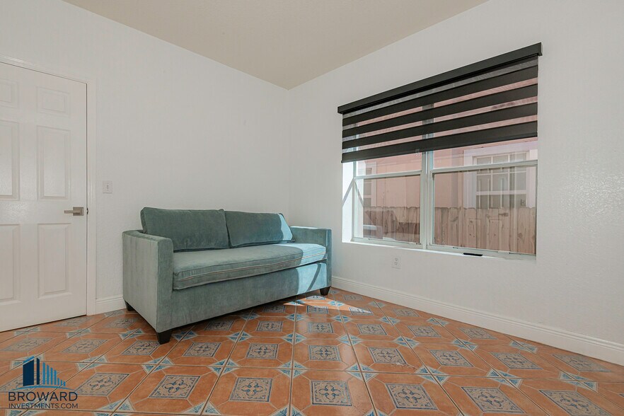 More Photos Of 330 SW 20th St, Fort Lauderdale Multifamily For Sale