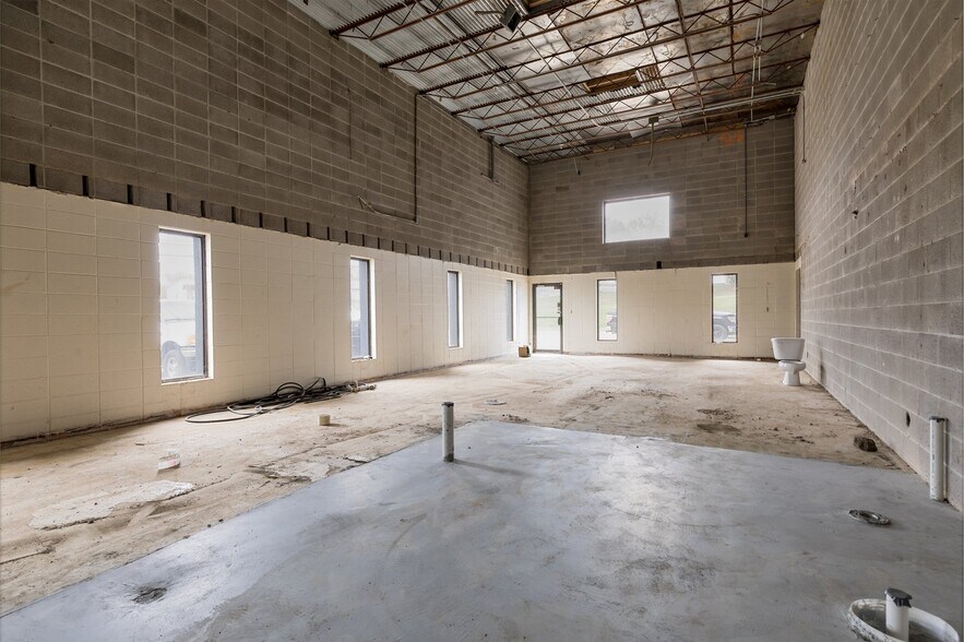 More Photos Of 519 Benham St, Bonne Terre Light Manufacturing For Sale