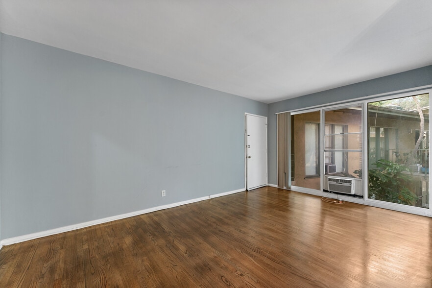 More Photos Of 2131 N Cahuenga Blvd, Los Angeles Apartments For Sale