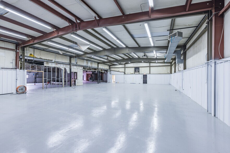 More Photos Of 508 Cobb Pky NE, Marietta Warehouse For Sale