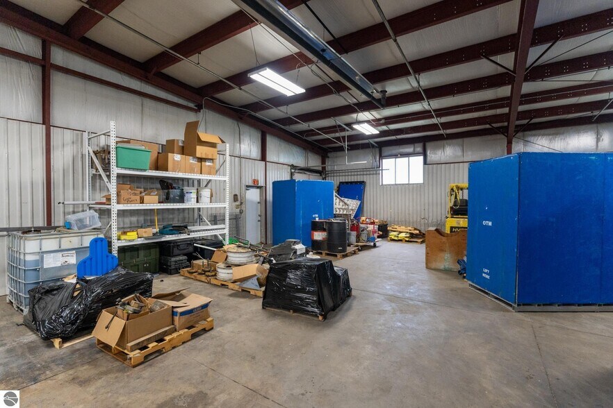 More Photos Of 910 Industrial Dr, Mount Pleasant Warehouse For Sale