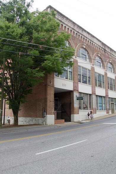 More Photos Of 110 W Johnson St, Staunton Office For Lease