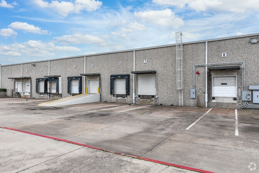 More Photos Of 1810 Kelly Blvd, Carrollton Warehouse For Lease