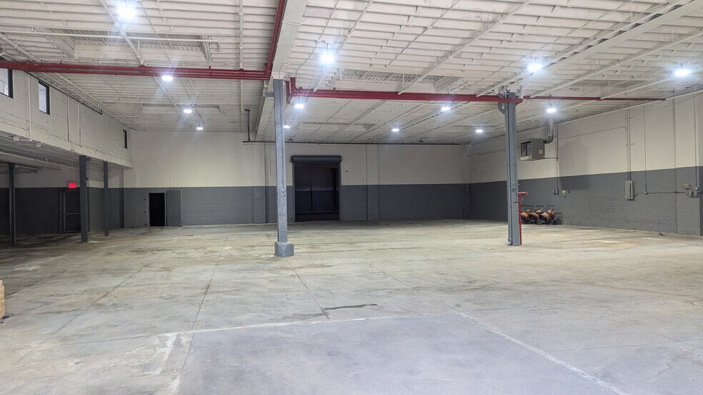 Primary Photo Of 4739 35th St, Long Island City Warehouse For Lease