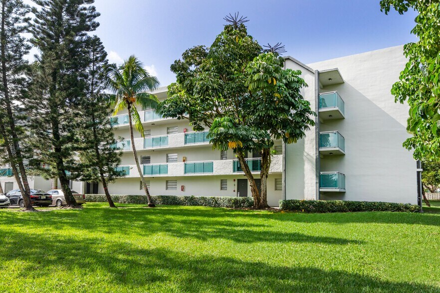 More Photos Of 8445 Springtree Dr, Sunrise Apartments For Sale