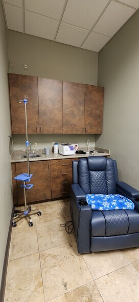 More Photos Of 2050 Mariner Dr, Las Vegas Medical For Sale