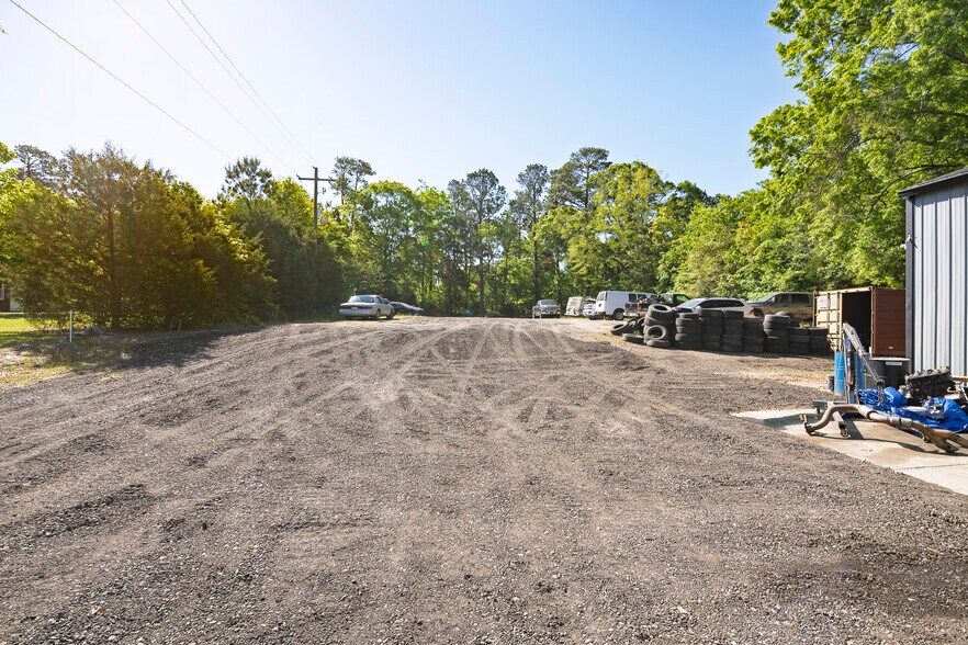More Photos Of 508 Travis Ave, Saluda Auto Repair For Sale