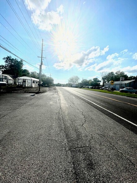 More Photos Of 3202 W Osage St, Pacific Freestanding For Lease