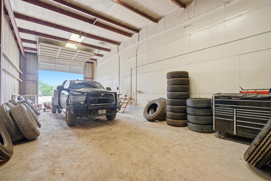 More Photos Of 2895 E US Highway 80, Abilene Warehouse For Lease