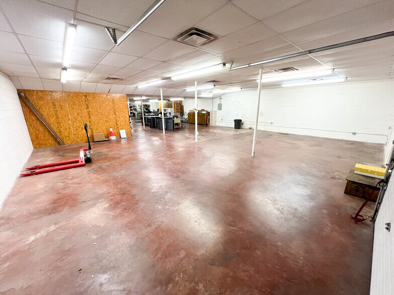 More Photos Of 311 E Illinois Ave, Midland Office For Sale