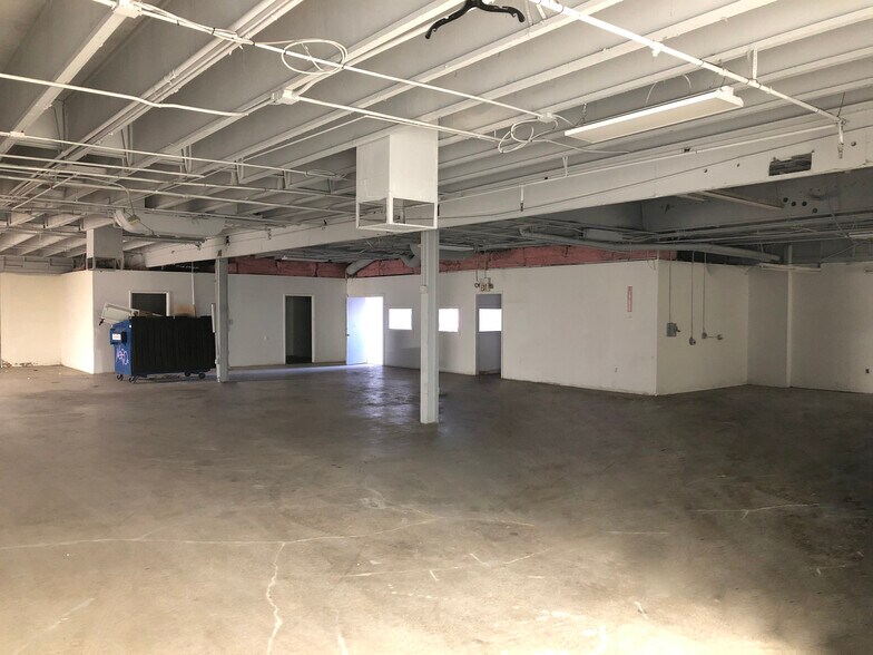 More Photos Of 901 S 1st St, Las Vegas Warehouse For Lease