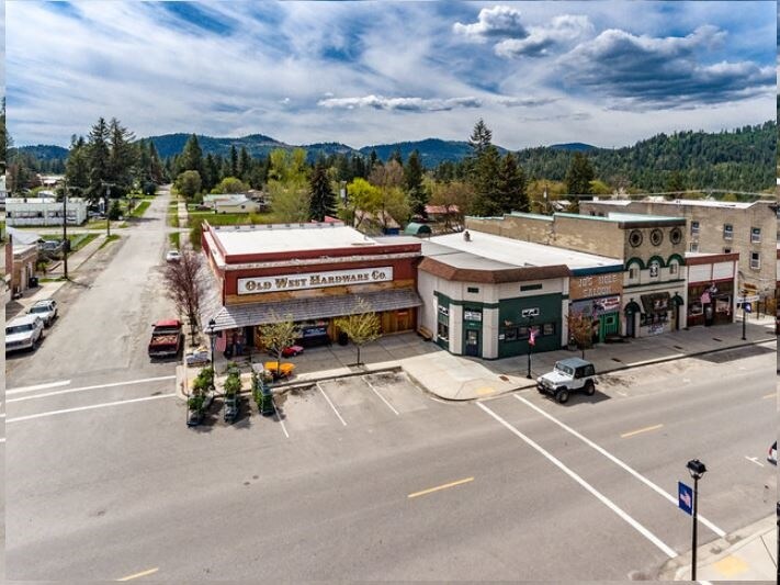 More Photos Of 6210 W Maine St, Spirit Lake Freestanding For Lease