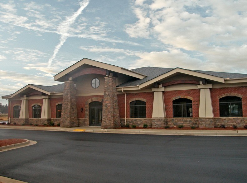Primary Photo Of 3700 Ridge Rd, Buford Medical For Lease