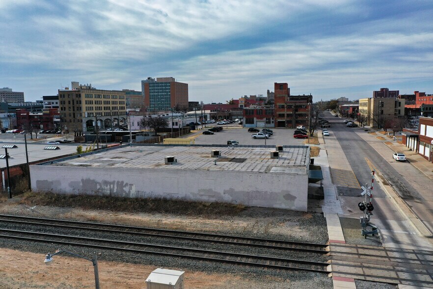More Photos Of 8 NW 8th St, Oklahoma City Light Manufacturing For Lease