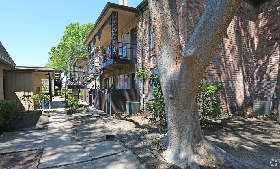 More Photos Of 10000 Hammerly Blvd, Houston Apartments For Sale