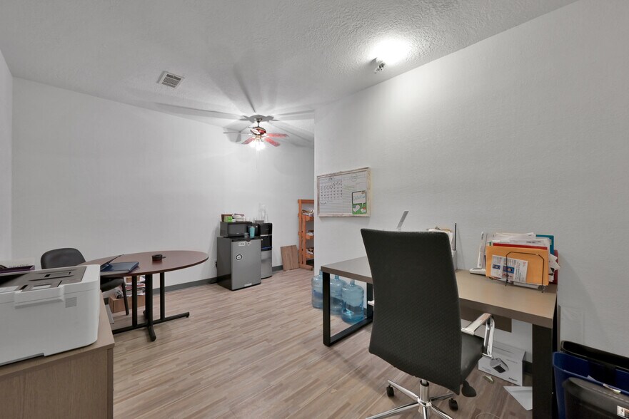 More Photos Of 23233 Snook Ln, Tomball Storefront Retail Office For Lease