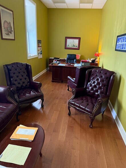 More Photos Of 114 S Broadway St, Tupelo Office For Lease