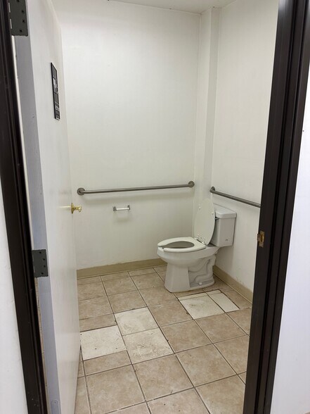 More Photos Of 1771 E Washington Blvd, Pasadena Storefront Retail Office For Sale